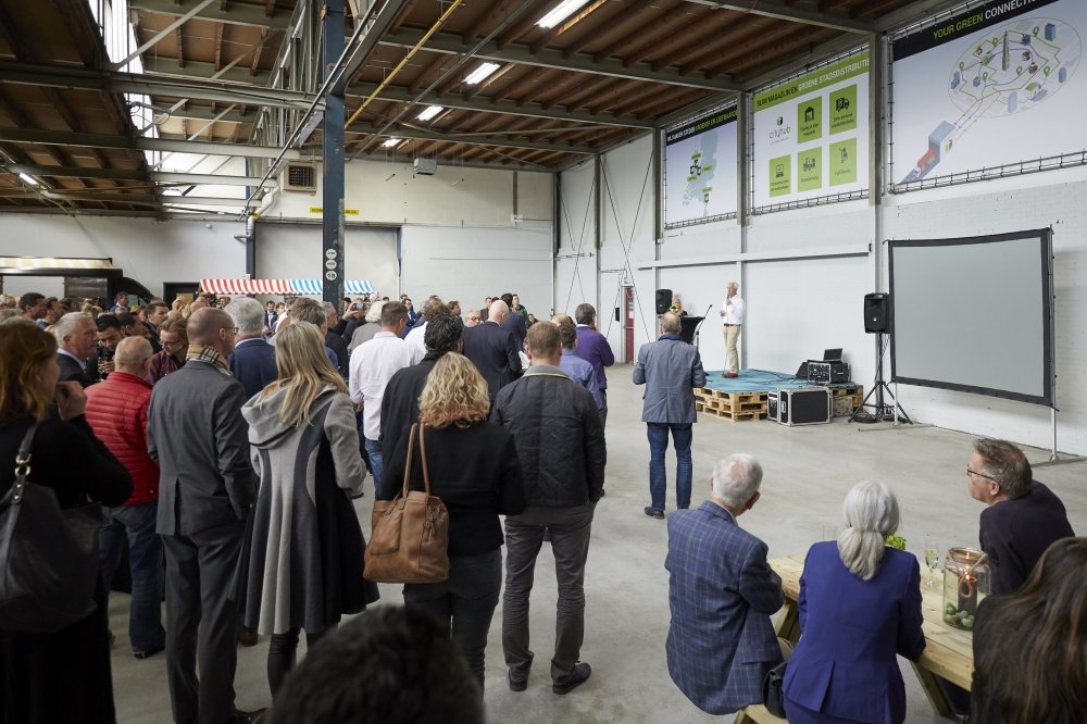 CEO Gerard Gerritsen van City Hub opent de nieuwe vestiging van City Hub in Utrecht met klanten en relaties.