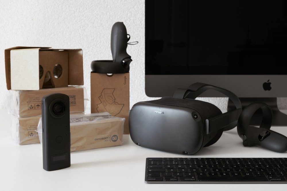 Google Cardboards met Oculus Quest Head Mounted Displays (HMD) voor tests met Virtual Reality