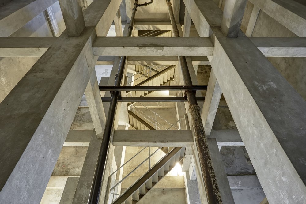 De betonnen constructie onder de lekvloer, foto uit 2016.