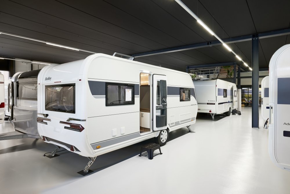 Interieurfotografie van caravanshowroom. 