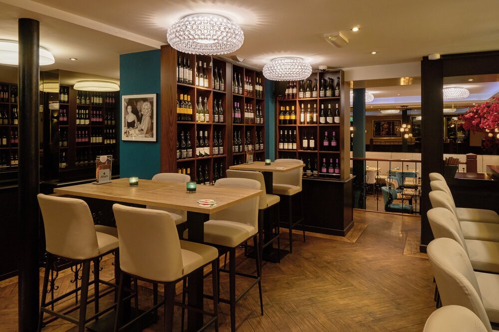 Interior photograph of Café Restaurant Centennial in Aalsmeer