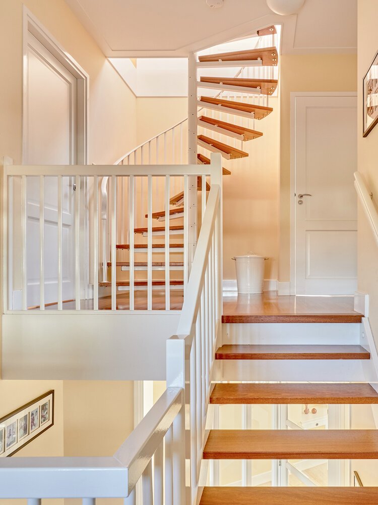 Four levels visible from the landing.