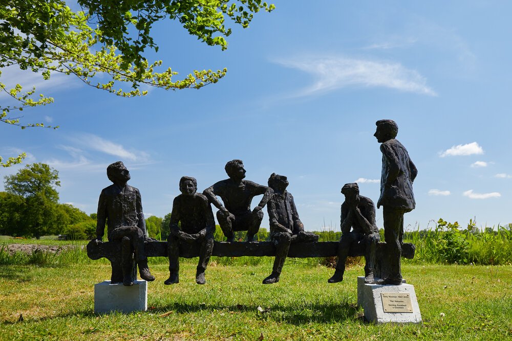 Artwork “Nakaarten” by Hetty Noorman (1927–2010) by Stichting Kunstbezit ’s-Graveland.