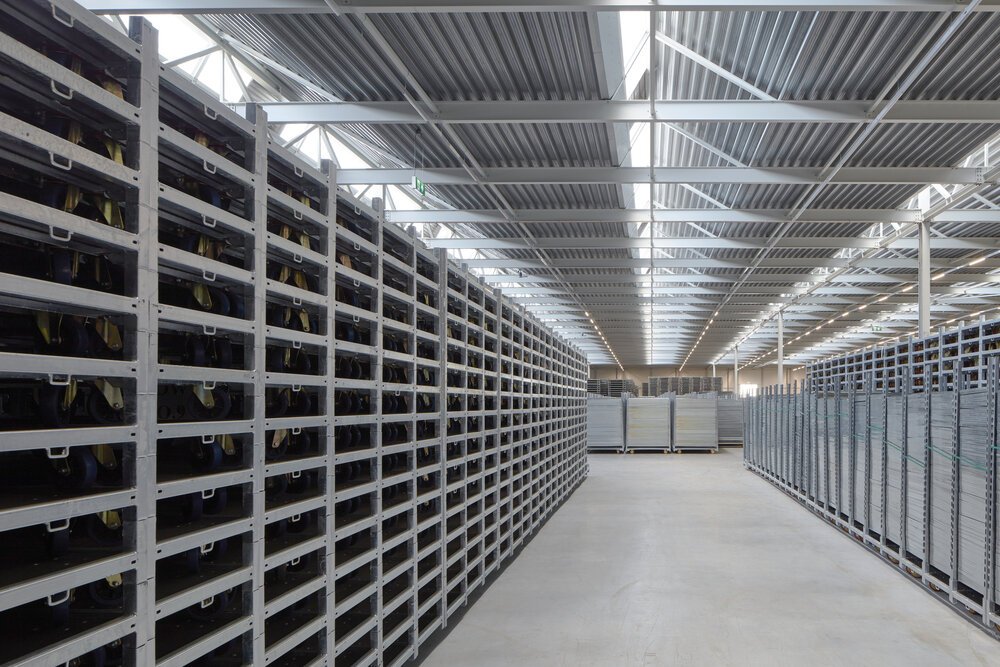 Carts and load carriers (for rental) at Van Vliet.