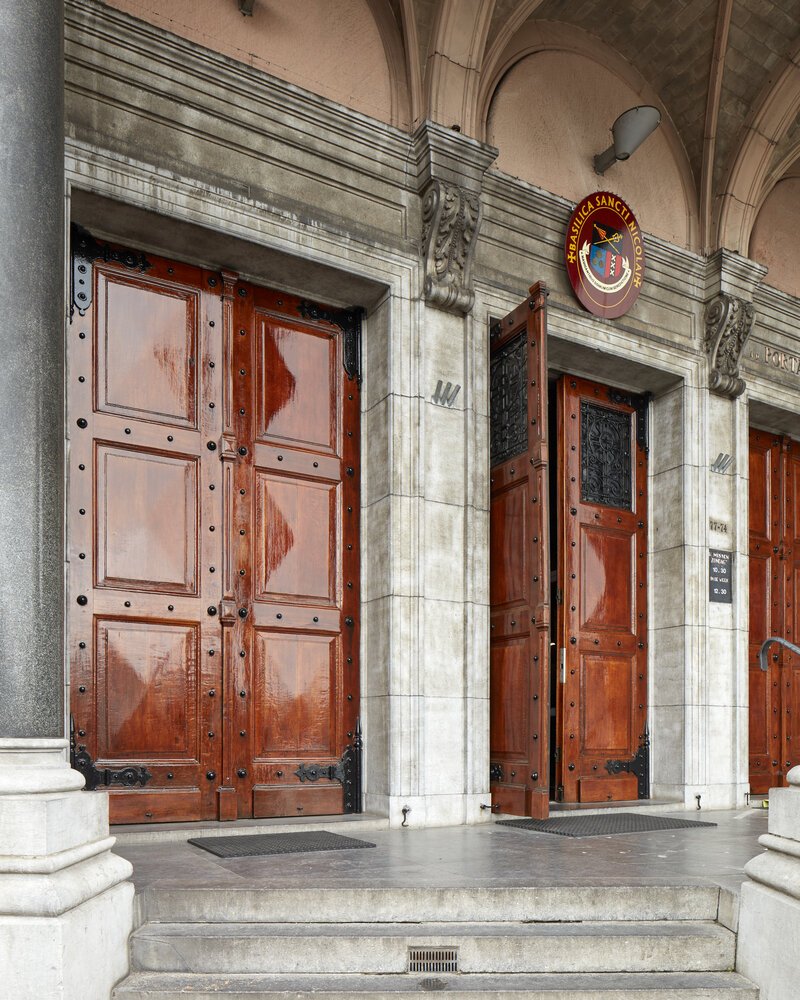 Lacquered wooden doors of the Sint Nicolaasbasiliek in Amsterdam.