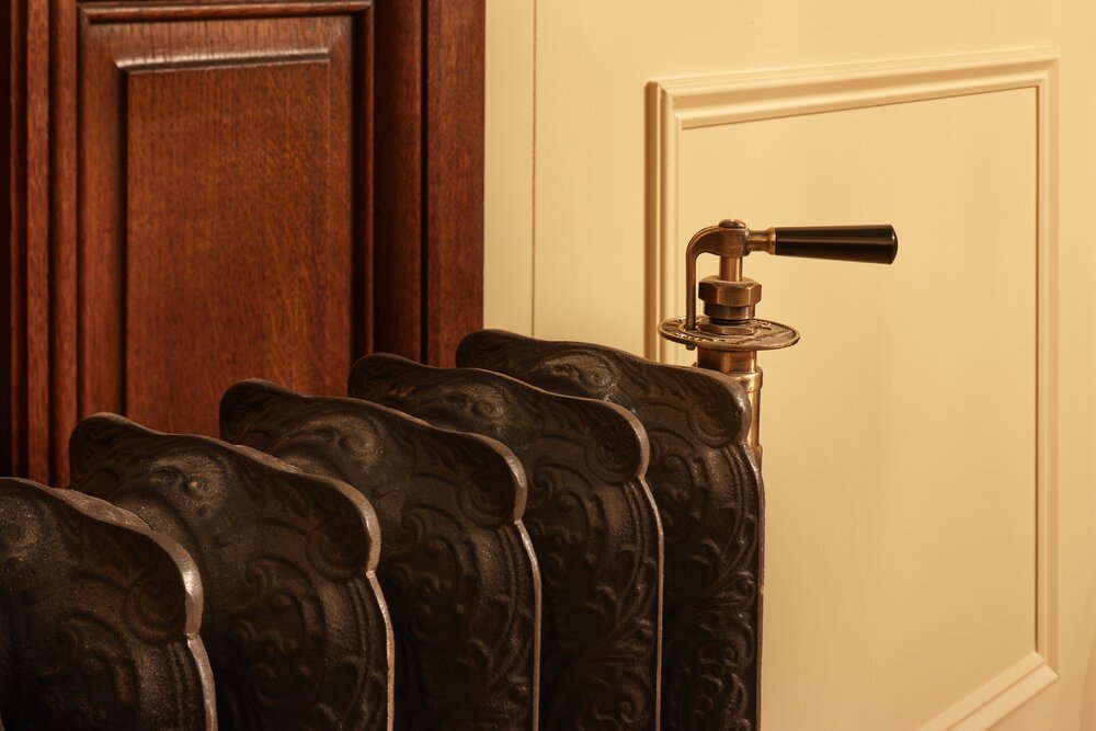 Authentic elements define the atmosphere of the interior.