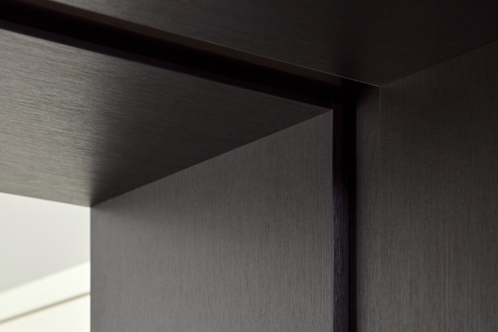 Detail photo showing where the sliding door closes.