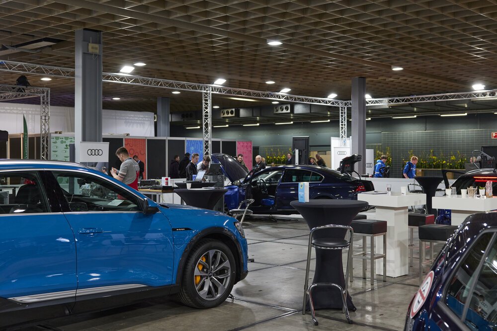 Overview image of the Automotive Technician competition at Skills The Finals 2022 at the Jaarbeurs.