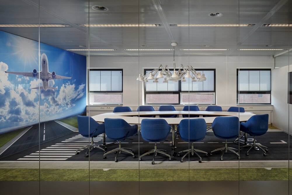 Meeting area inspired by a runway.