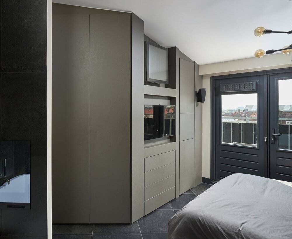 Custom-made furniture: wardrobe and TV unit with a hidden surprise.