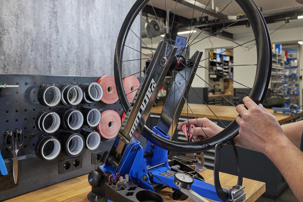 Corporate photo of manual wheel lacing by Van Rijn Fietsen.