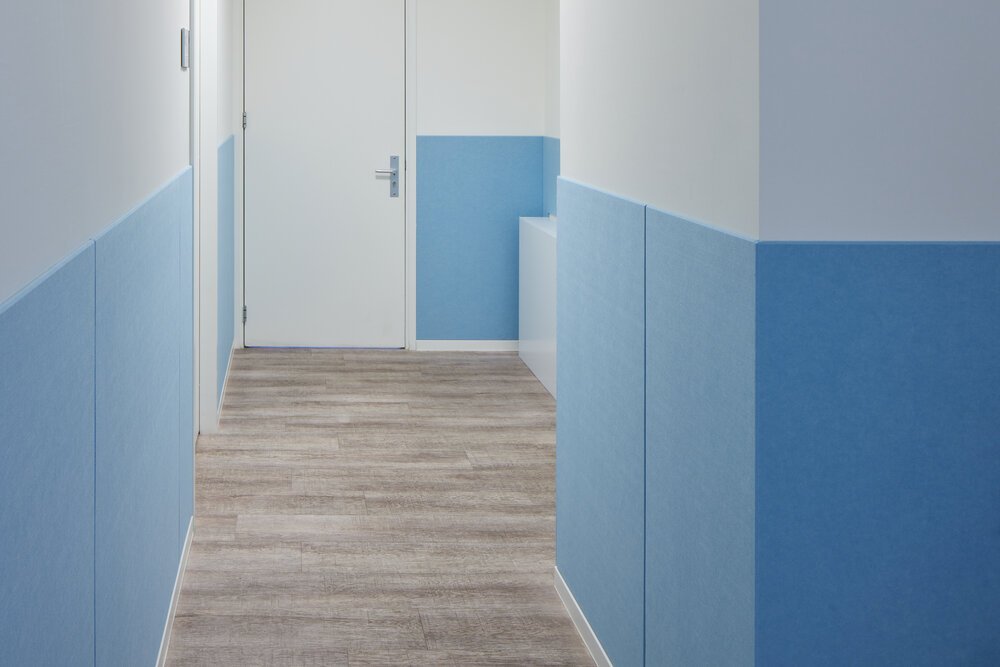 The PET felt panelling protects the walls from damage.