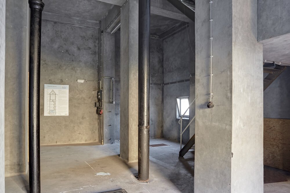 Ground floor, now home to the Kompas Café, photo from 2016.