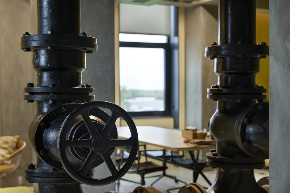 Detail photo of water pipes in 2023.