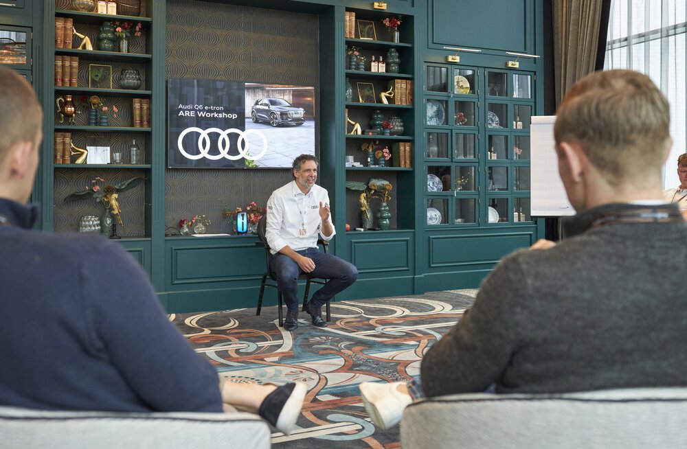 Interactive training sessions with colleagues from the dealer network.