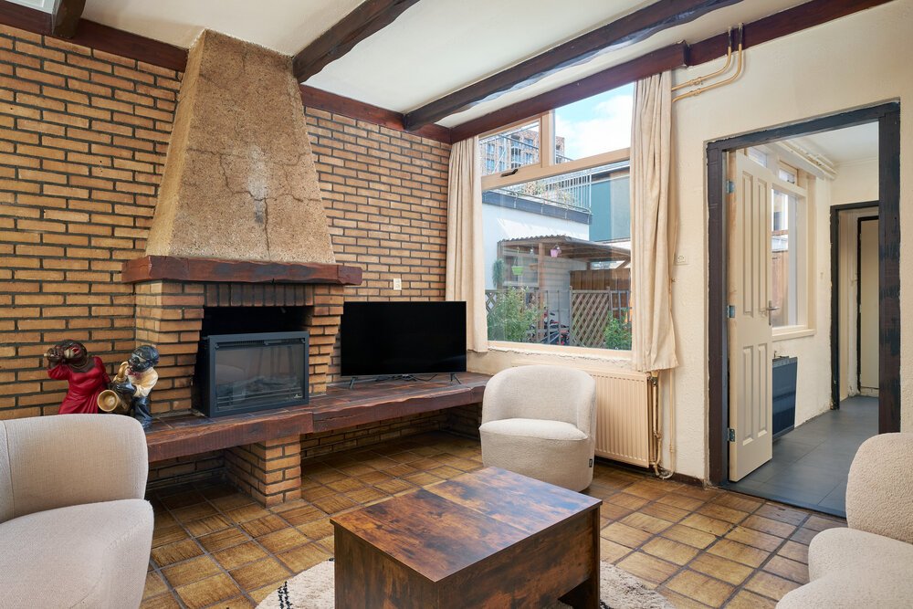 Not so modern interior, should aim to photograph the opportunities here for new owners.