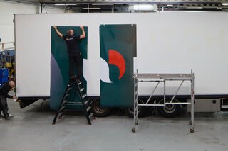 Timelapse of Wrapping a 13-Meter Trailer