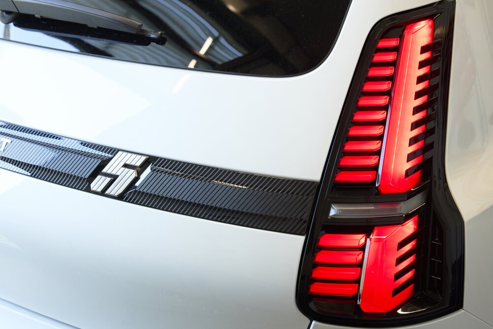 Detail photo of Renault 5 taillight