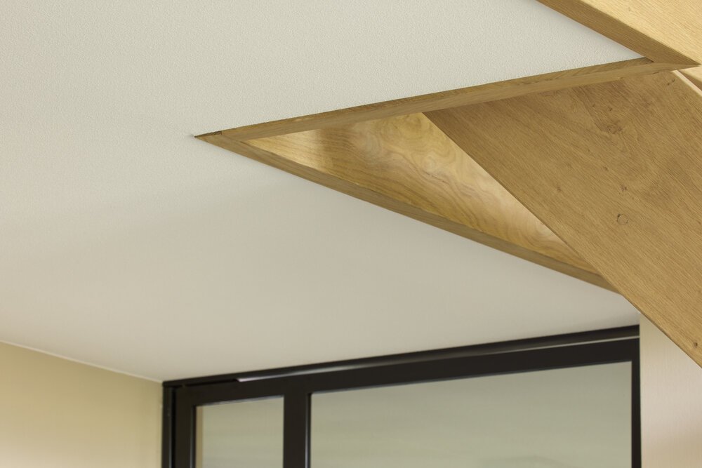 Detail photo of the acoustic spray ceiling.