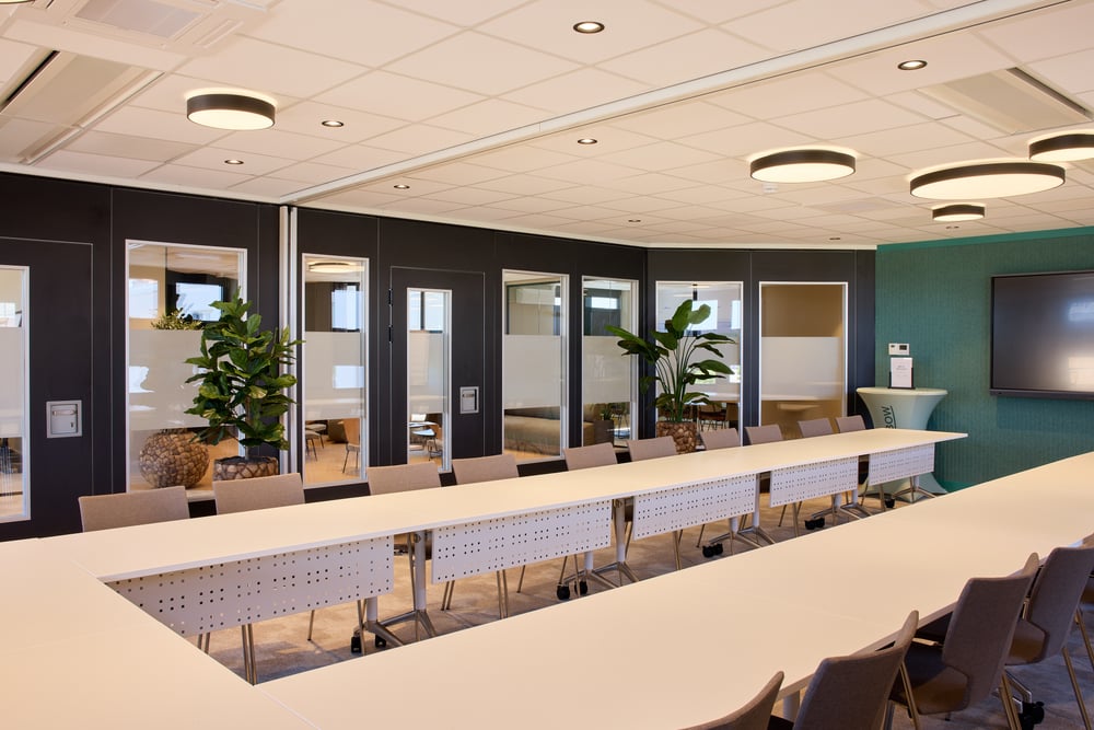 A large partition wall separates the spaces when needed.