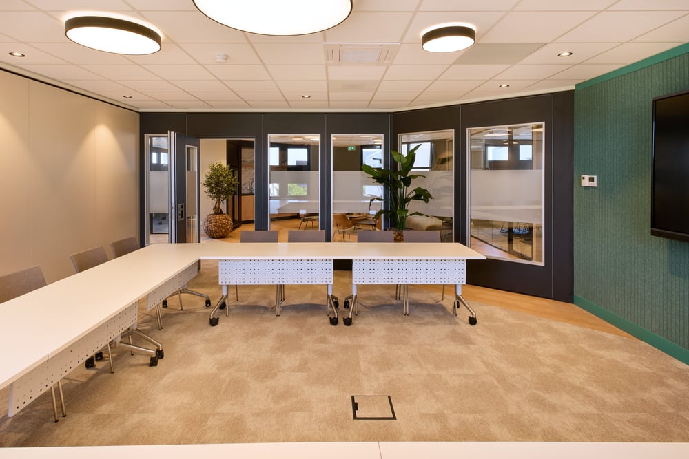With the partition wall closed, the same space becomes two smaller rooms: part 1.