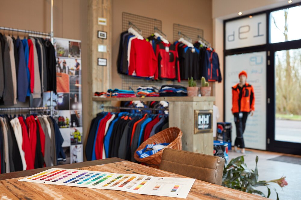 Uitgebreide collecties in de winkel in Ter Aar.