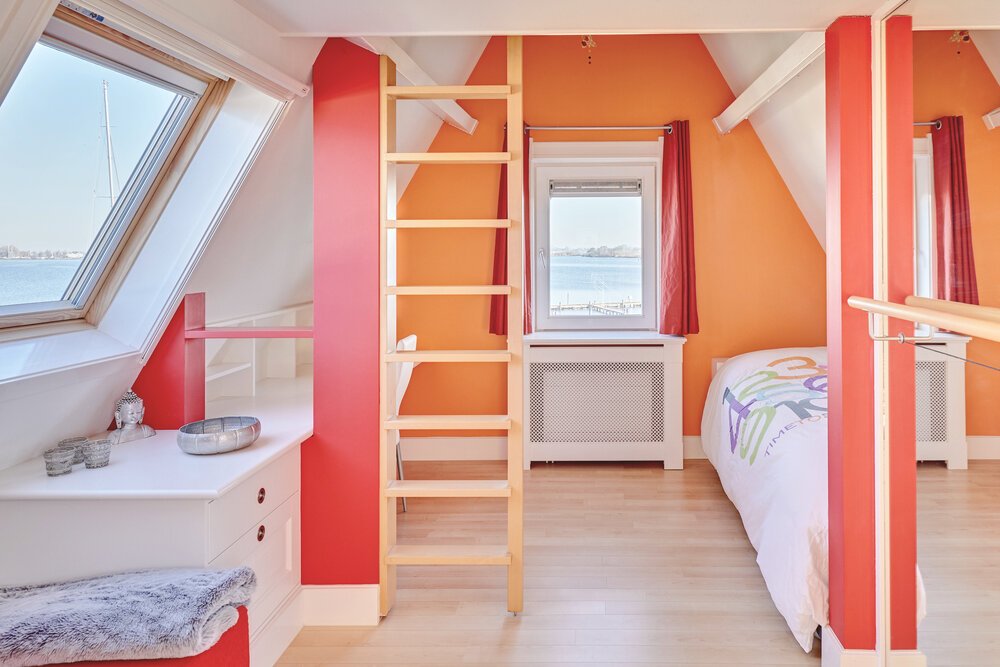 Kinderslaapkamer met uitzicht over de Braassemerplassen.
