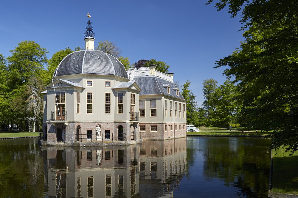 Buitenplaats Trompenburgh met een klassieke Volkswagen.