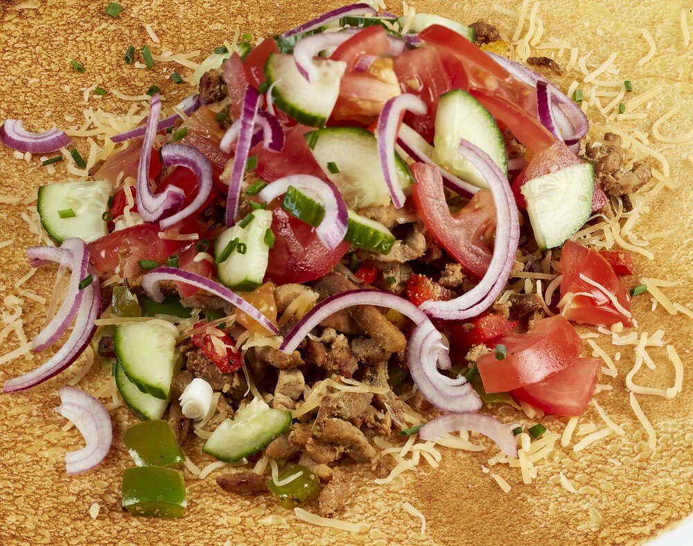 Detailfoto Pannenkoek Keizersshoarma - opstelling A - licht wordt gecontroleerd (goed te vergelijken bij de komkommer aan de linkerzijde.)