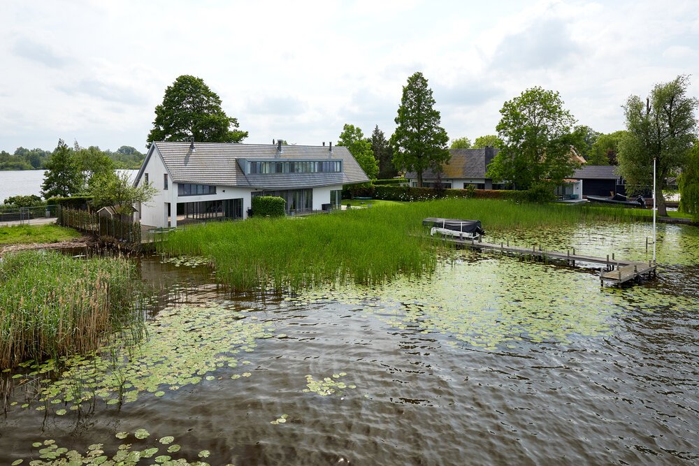 Met het hoogtestatief in een sloep op de Loosdrechtse Plassen