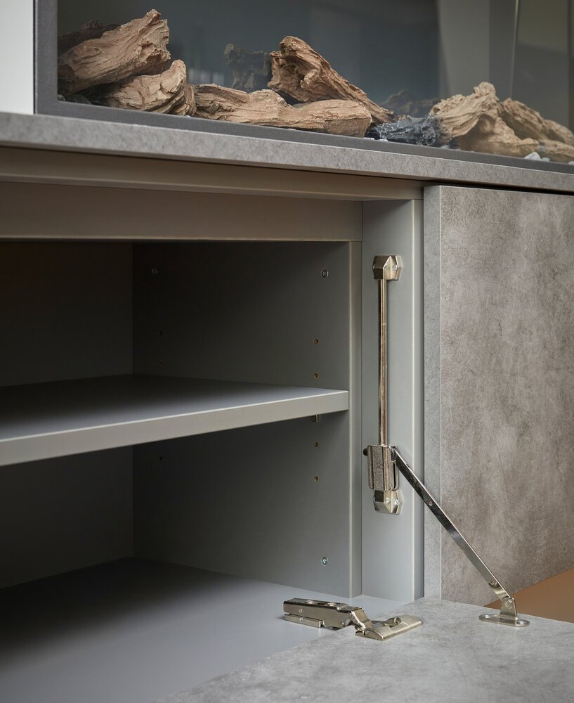 Hoogwaardig klepbeslag voor de opbergvakken met kleppen