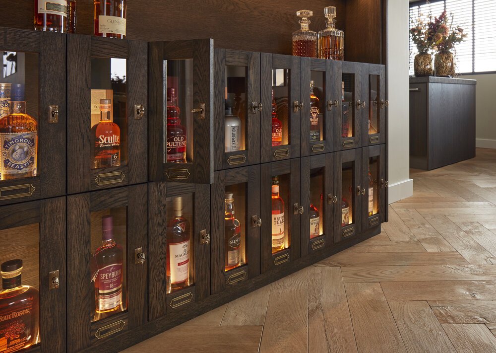 Repetitie en herhaling: sleutels in op dezelfde manier in de sloten.