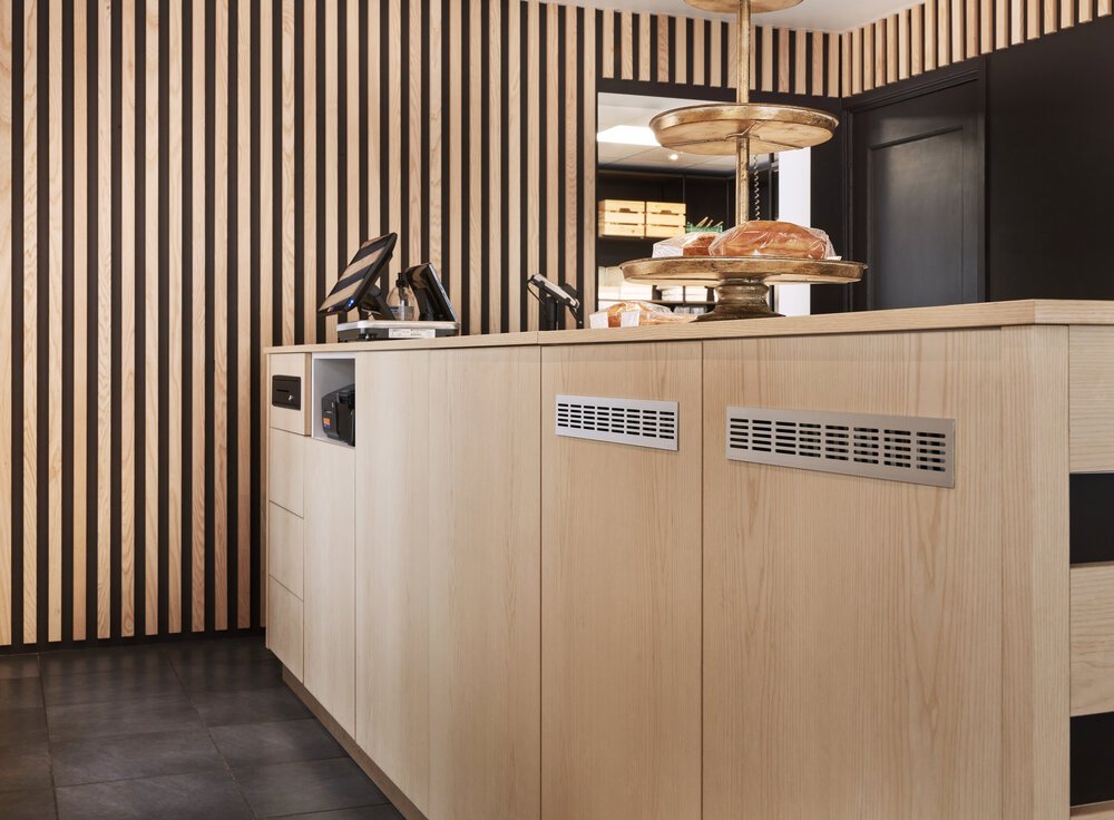 Strak afgewerkte achterzijde van de counter.