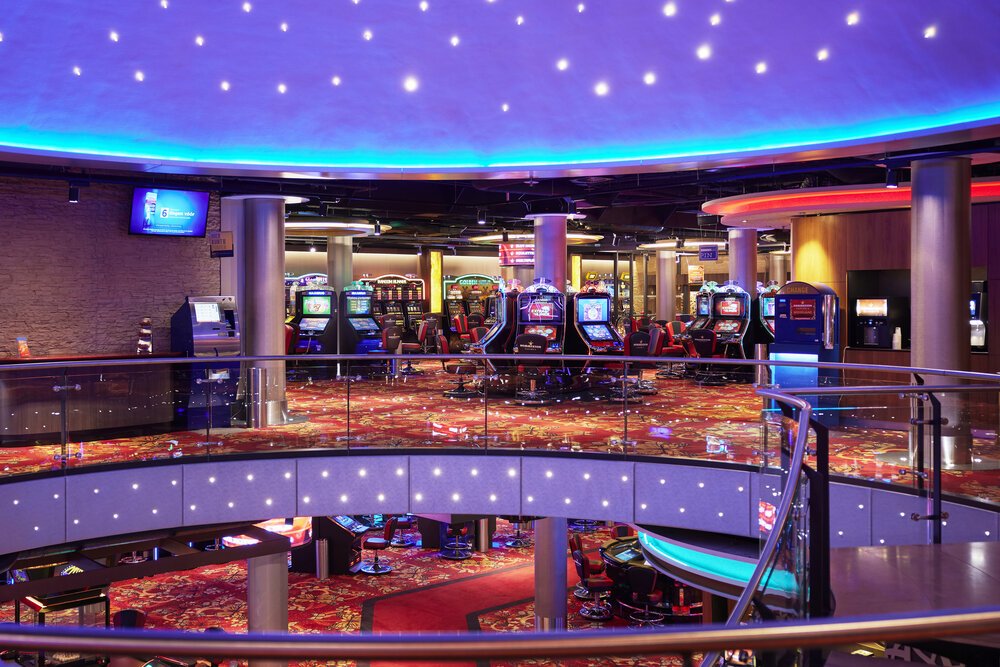 Overzicht van het interieur bij de koepel in het Casino.