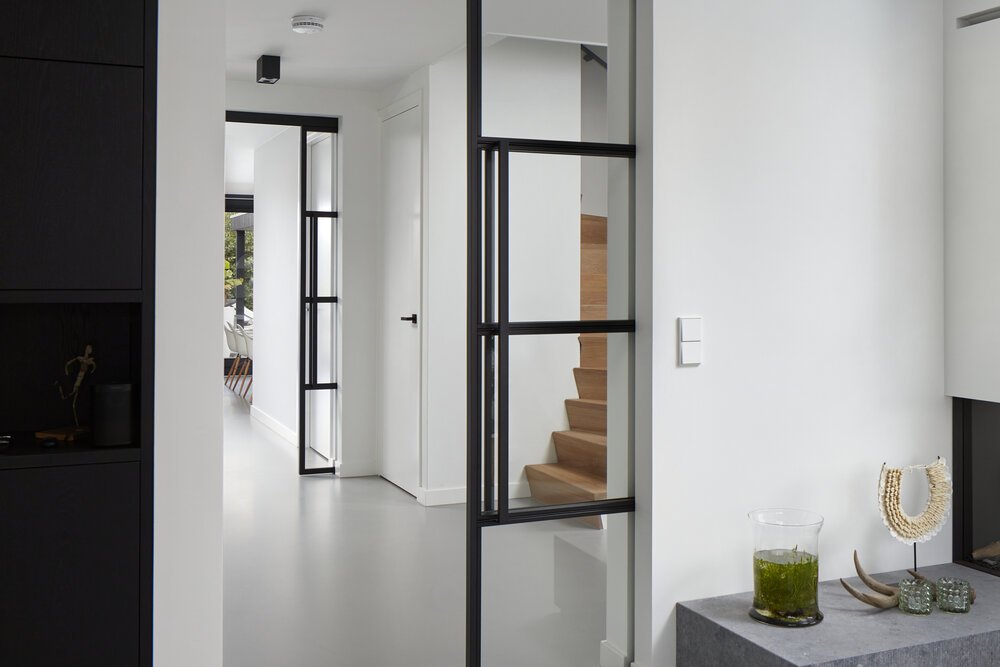 Strak ontworpen interieur verenigt oude bouw met uitbreiding.