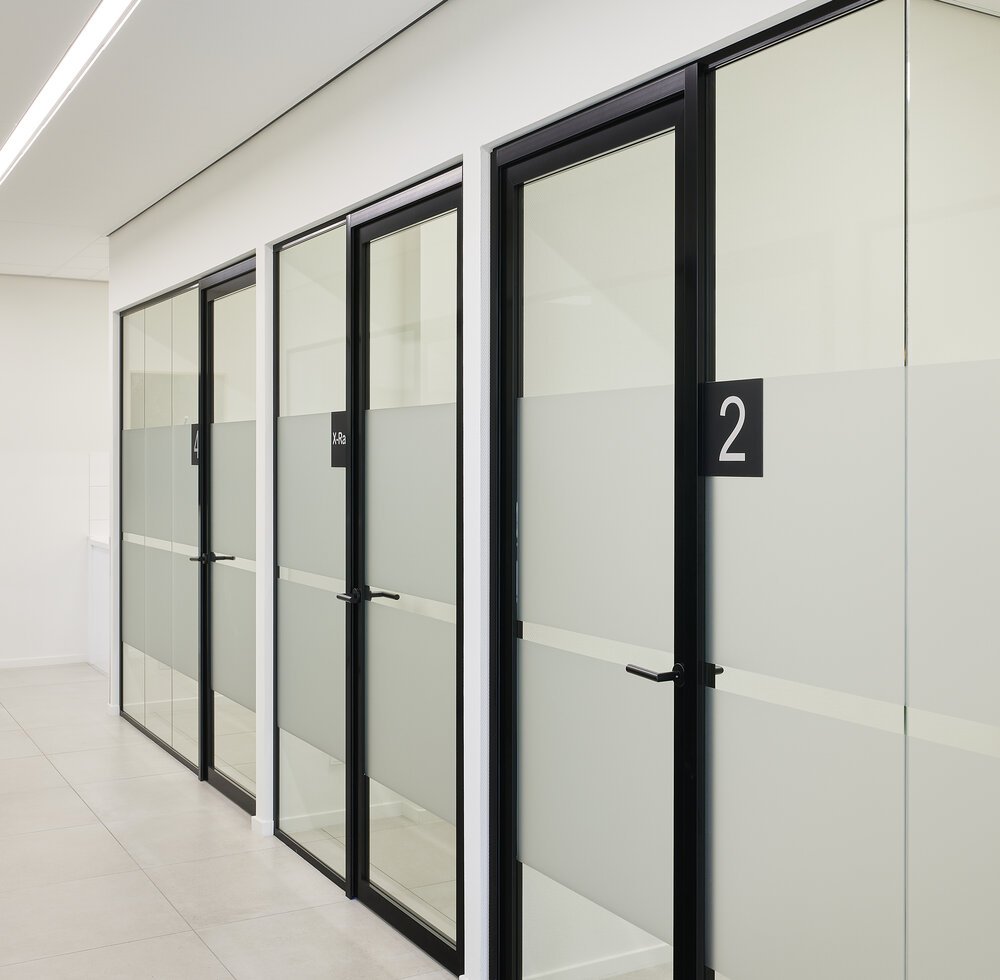 Interieurfoto met praktijkruimtes.