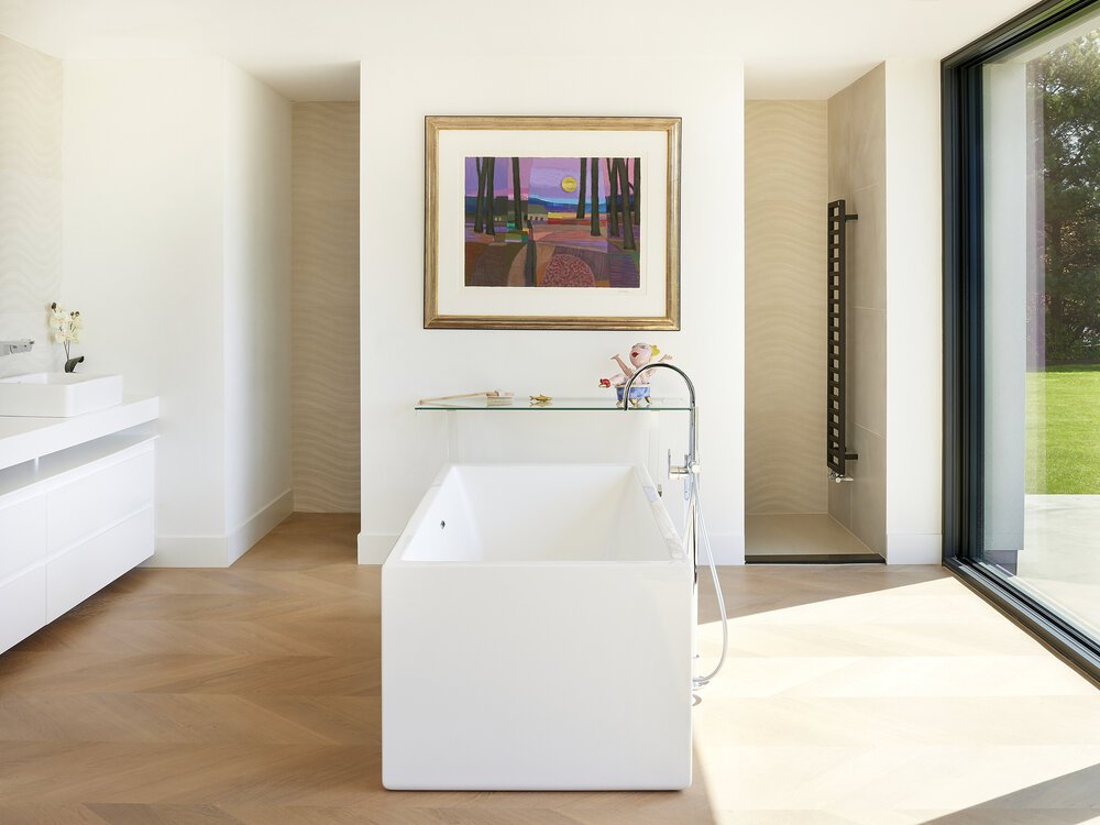 Badkamer dat doorloopt naar het terras.