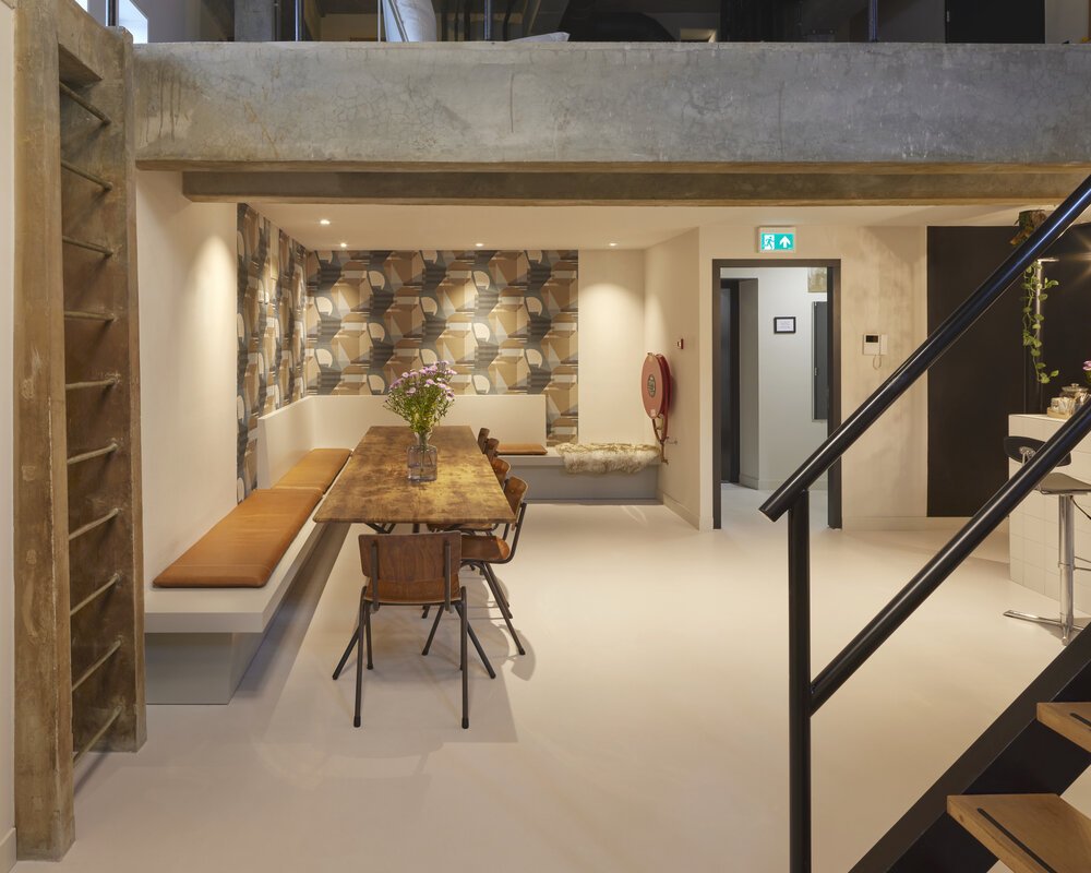 Foto van het waterreservoir na de transformatie: tegenwoordig vloeit hier naast water ook ander drinken.