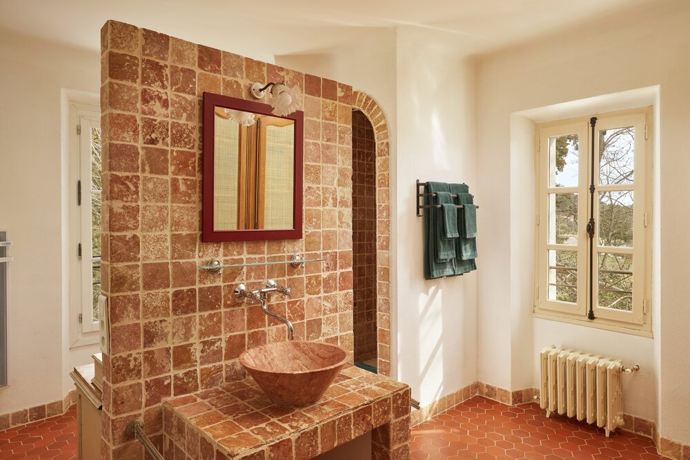 Interieurfoto van een van de badkamers.