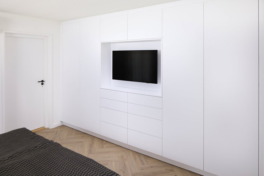 Strak vormgegeven kast.