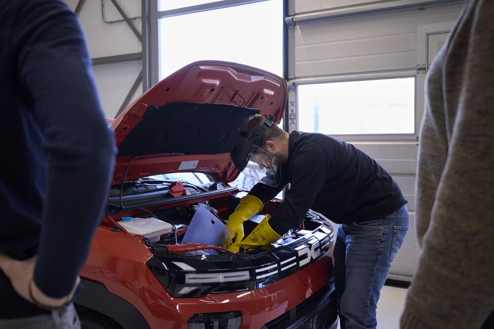 Spanningsvrij maken van componenten.