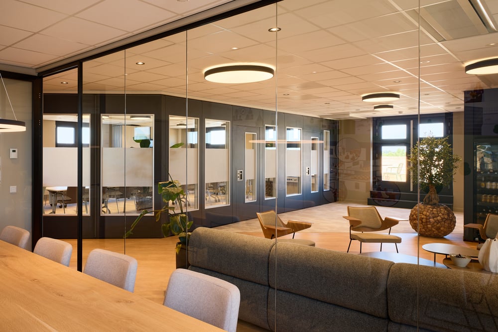 Overzichtfoto vergaderlocatie At Rainbow: tussenwand gesloten.