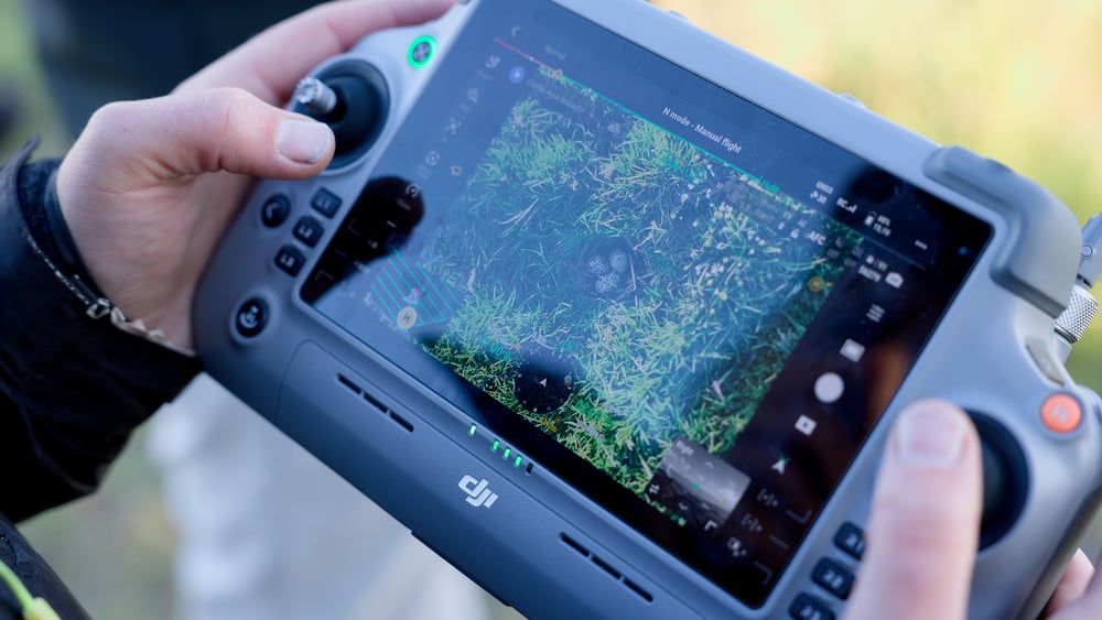 Met drones worden nesten opgespoord die vanaf de grond moeilijk zichtbaar zijn.